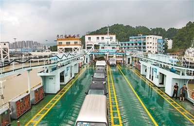 渡船駛離虎門渡口。