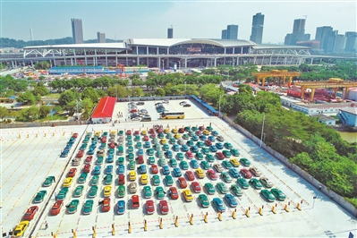 廣州南站出租車蓄車區(qū)。