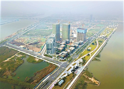建設中的南沙自貿區明珠灣。