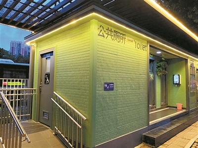 這個會發光的綠色小屋位于芳村大道西的滘口。