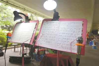 廣州沙面，“大戲”每周四準時上演。