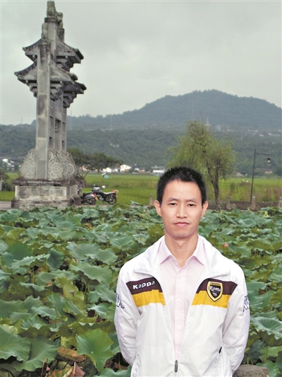 我是一名共產黨員，在彈簧行業工作，要做到像彈簧一樣保持彈性，要有能屈能伸的樂觀態度、自強不息的拼搏精神。 ——張春新
