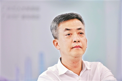 市人大代表、廣州市華安達實業有限公司董事長丘育華：鼓勵中小企業“走入”區塊鏈