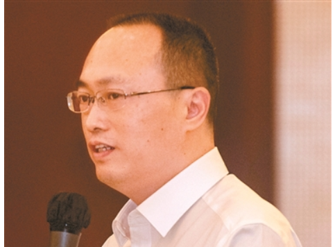 市政協委員、民建廣州市委常委、廣州華新集團有限公司執行董事方頌：設立普及型的傳染病保險