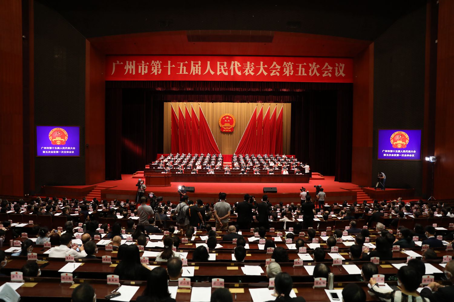 6月6日上午市十五屆人大五次會議開幕現場