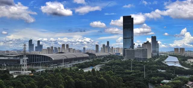 2024年6月23日，一場雨后，廣州琶洲會展上空藍天白云。荀建群 攝