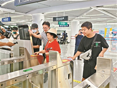 廣州地鐵開通3城際2地鐵 城際列車開進中心城區